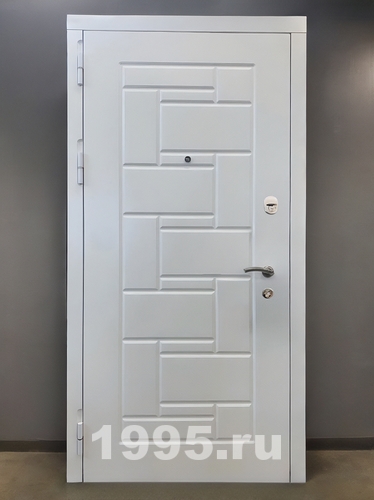 Белая дверь с фрезерной резкой Белая дверь с фрезерной резкой