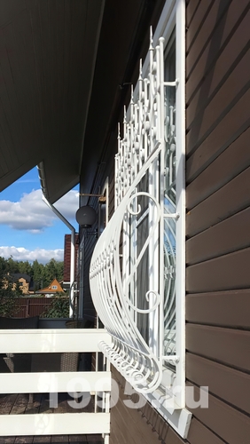 Белая решетка на окно