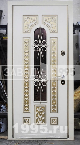 Дверь с резьбой и ковкой Дверь с резьбой и ковкой