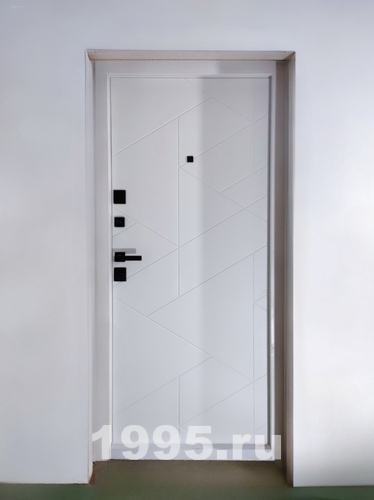 Дверь с черной фурнитурой Дверь с черной фурнитурой