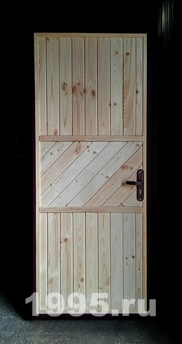 Дверь с отделкой вагонкой Дверь с отделкой вагонкой