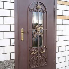 Входная дверь со стеклом