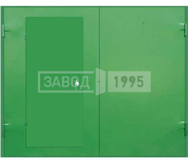 Распашные гаражные ворота с калиткой, грунт Распашные гаражные ворота с калиткой, грунт