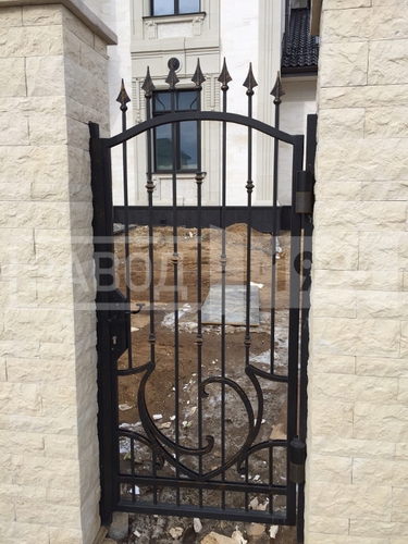 Вид кованой калитки Вид кованой калитки