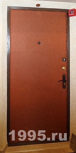 Коричневая дверь с винилискожей Коричневая дверь с винилискожей