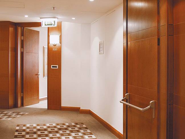 Особенности металлических дверей Особенности металлических дверей