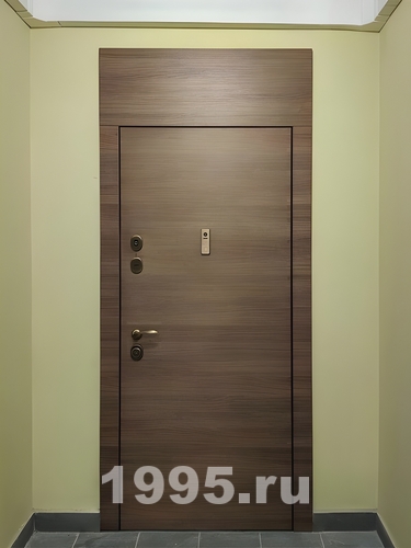 Дверь с отделкой МДФ и поперечным рисунком Дверь с отделкой МДФ и поперечным рисунком